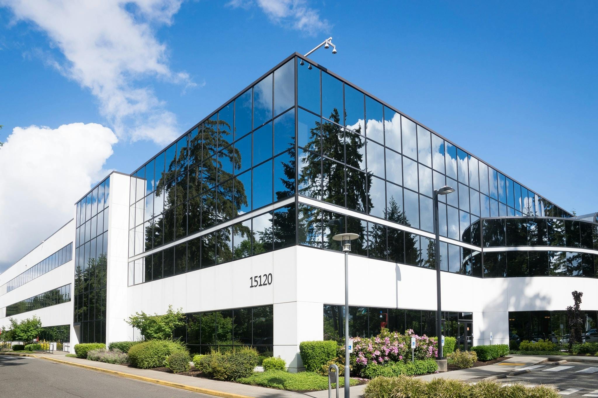 Mastering Commercial Mortgages in Ontario: Your Strategic Guide 2 Contemporary office building in Redmond with reflective glass and lush greenery, captured on a sunny day.